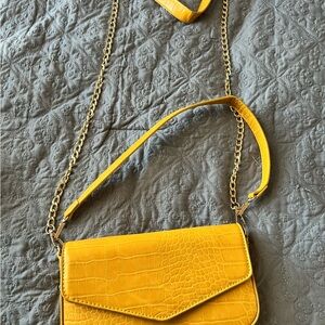Yellow Croc-Embossed Chain Shoulder Bag